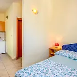 & Restaurant Galeb شقة *
