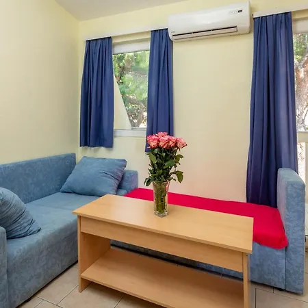 Apartment & Restaurant Galeb *