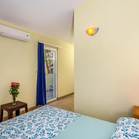 Apartment & Restaurant Galeb *