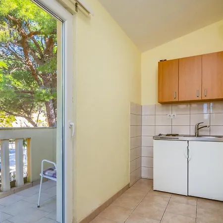 Apartment & Restaurant Galeb *